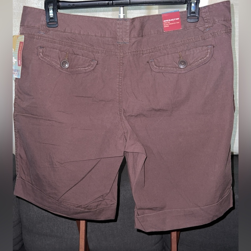 NWT Low Rise Relaxed Fit Short - Picture 4 of 5